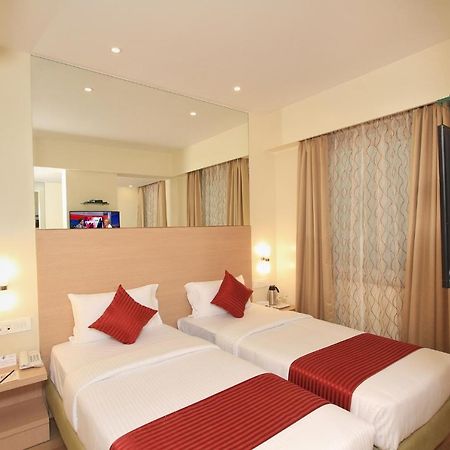 Hotel La Sara Regent Bangalore Esterno foto