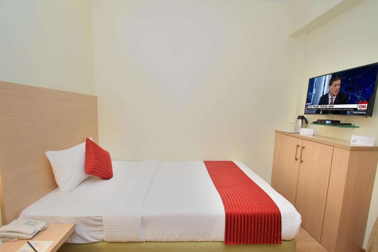 Hotel La Sara Regent Bangalore Esterno foto