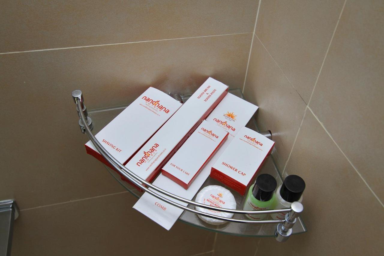 Hotel La Sara Regent Bangalore Esterno foto