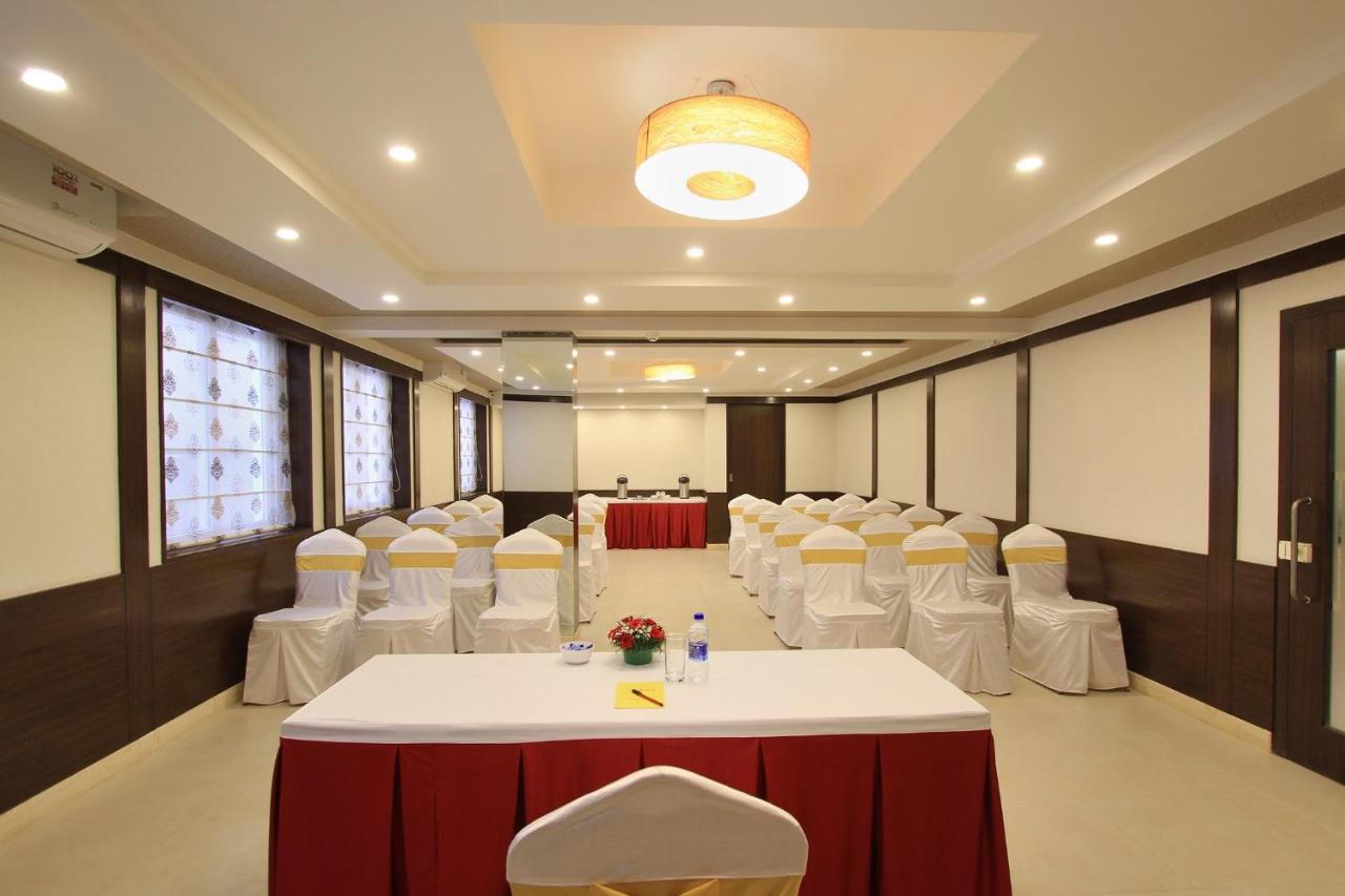 Hotel La Sara Regent Bangalore Esterno foto