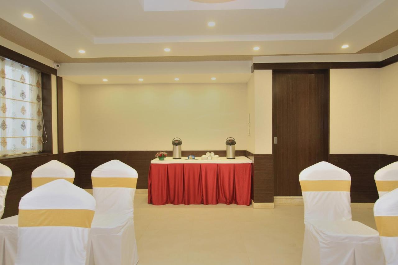 Hotel La Sara Regent Bangalore Esterno foto