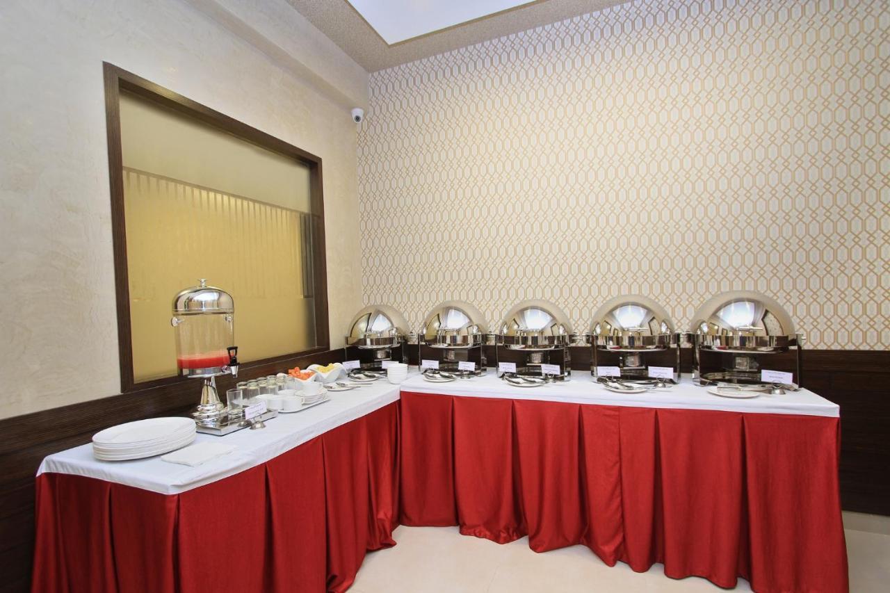 Hotel La Sara Regent Bangalore Esterno foto