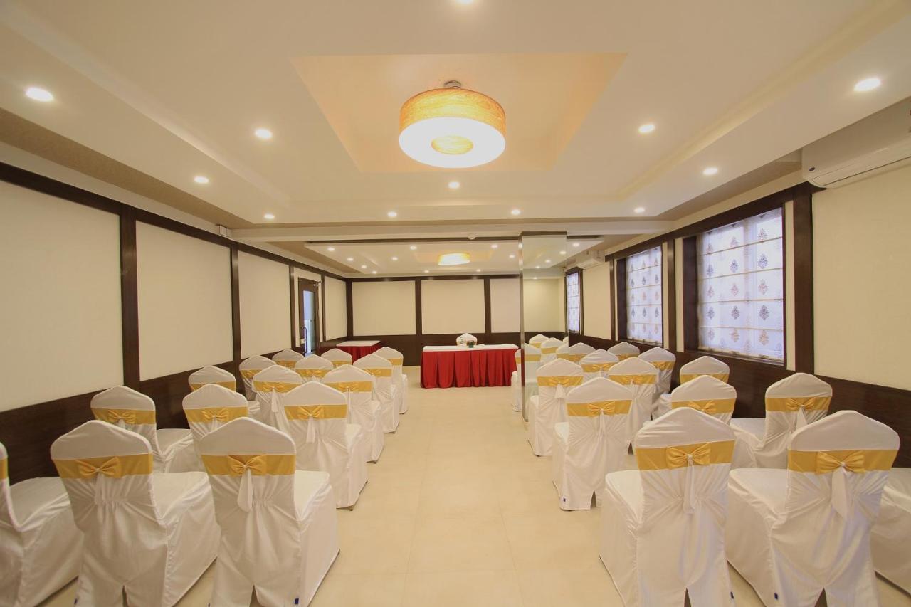 Hotel La Sara Regent Bangalore Esterno foto