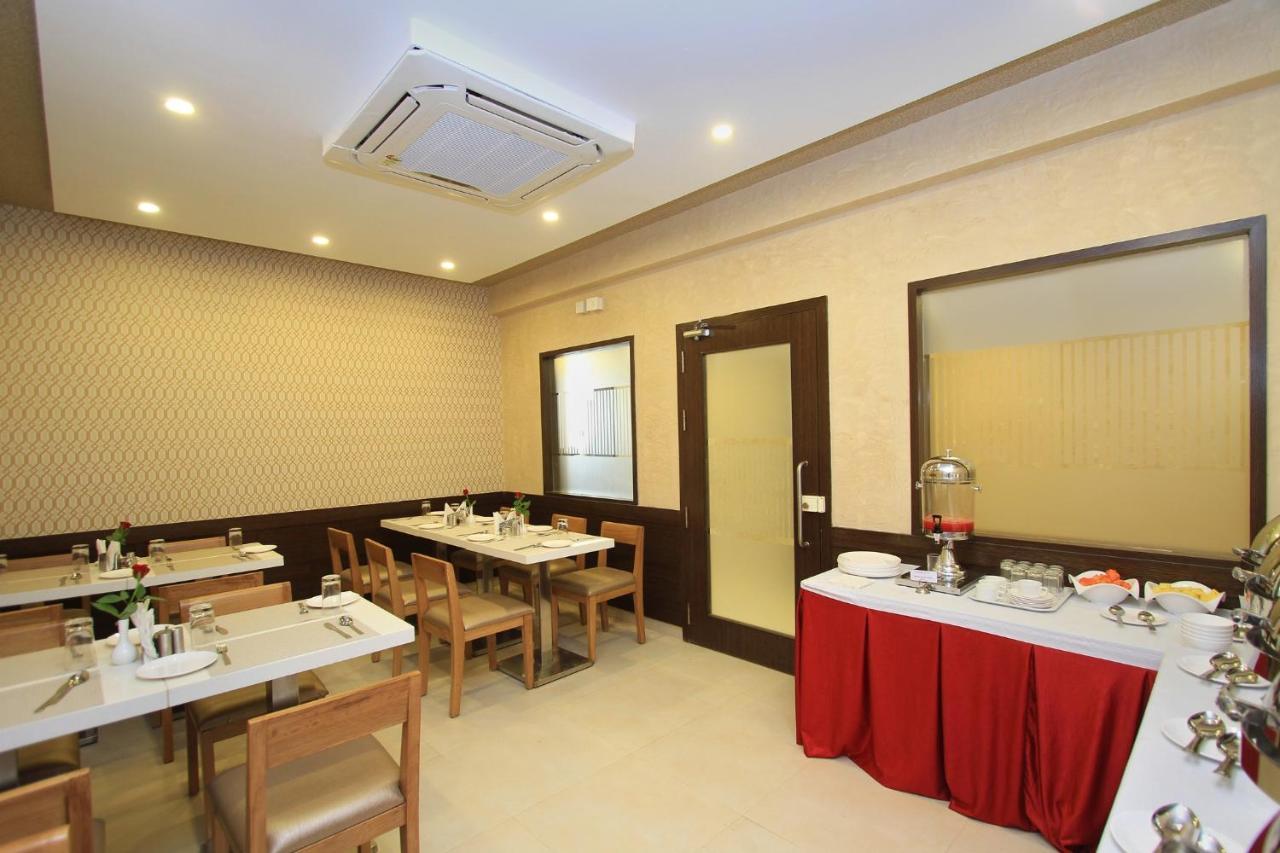 Hotel La Sara Regent Bangalore Esterno foto