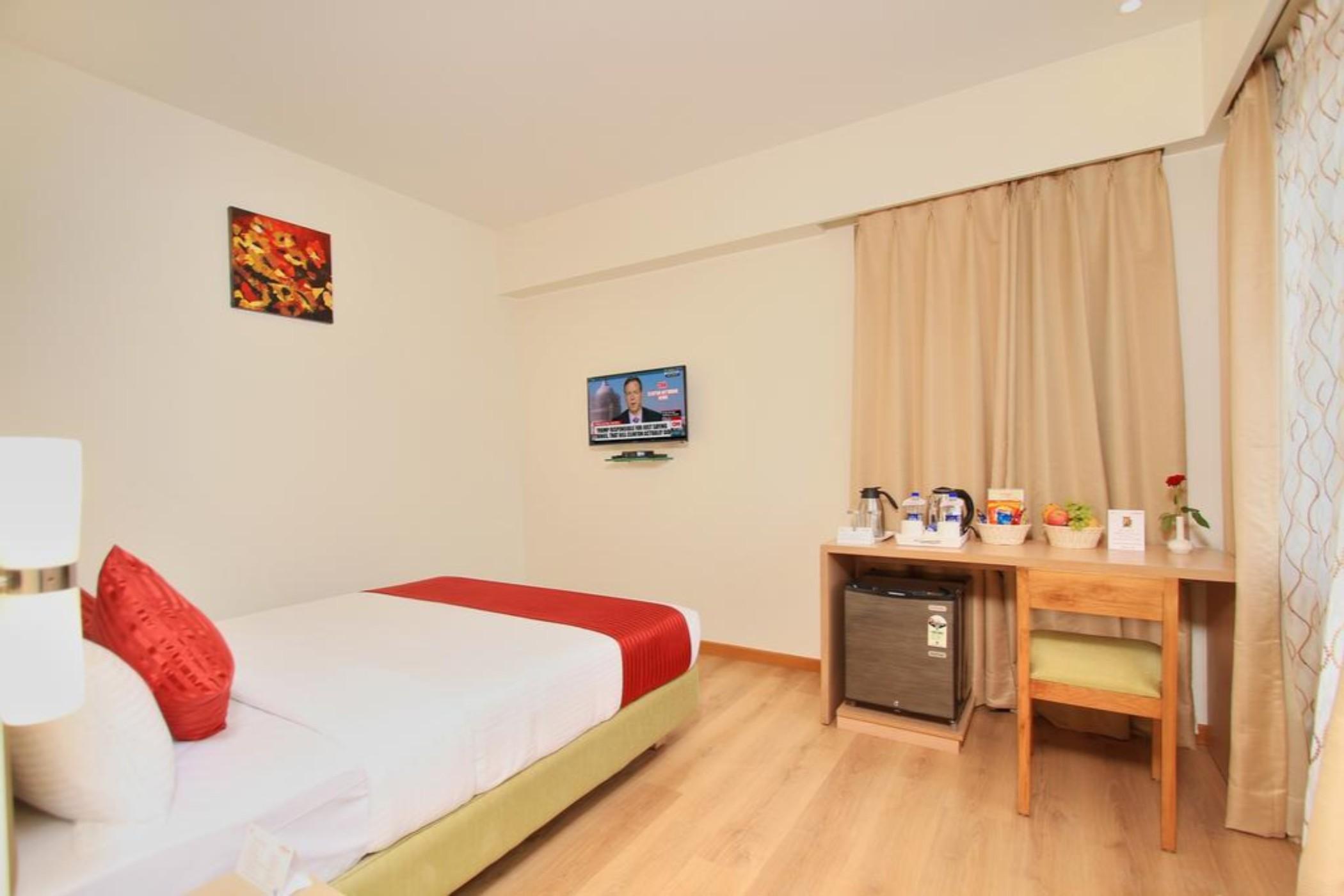 Hotel La Sara Regent Bangalore Esterno foto